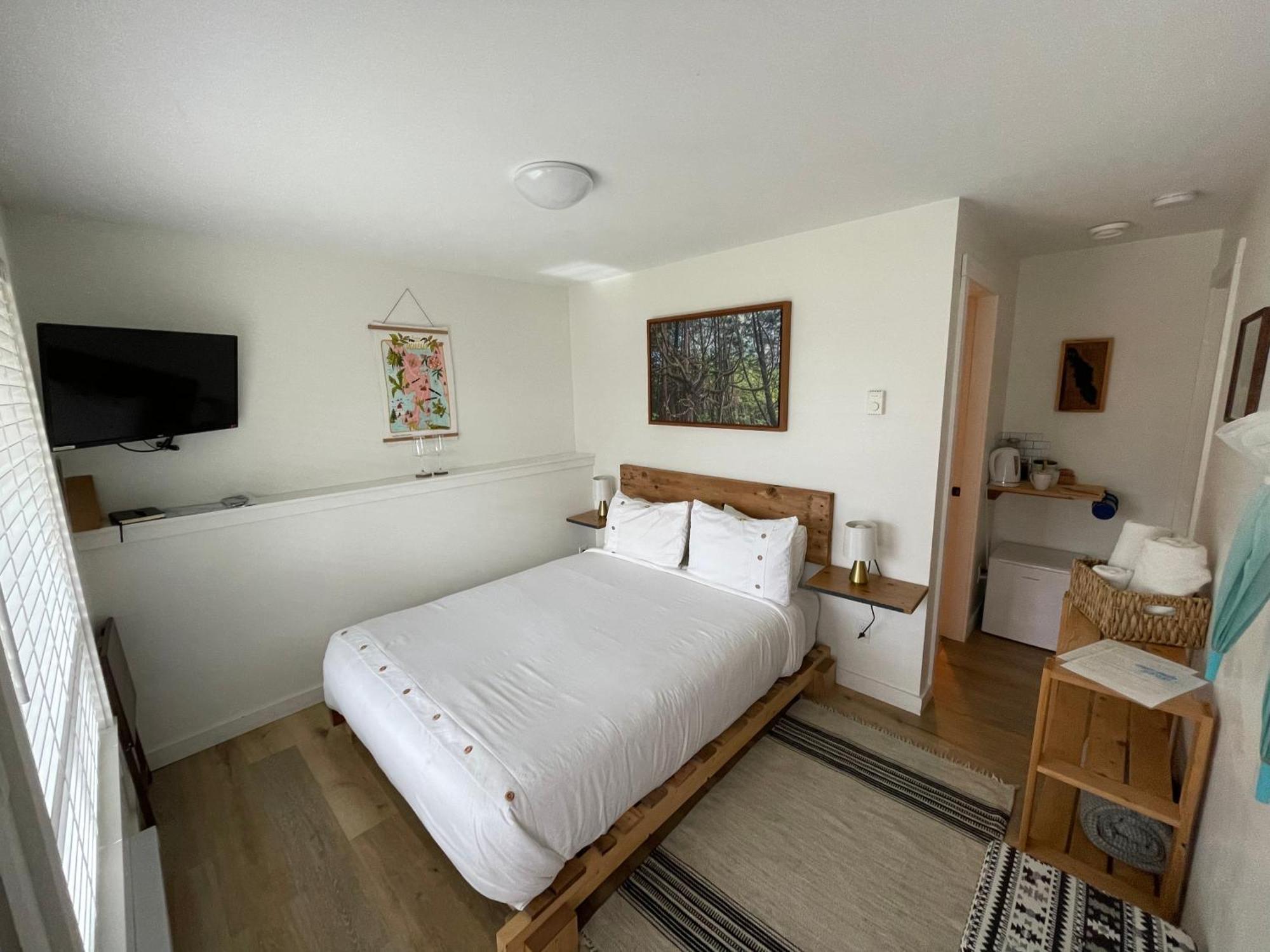 Sounds Of The Sea Hotel Ucluelet Exterior photo