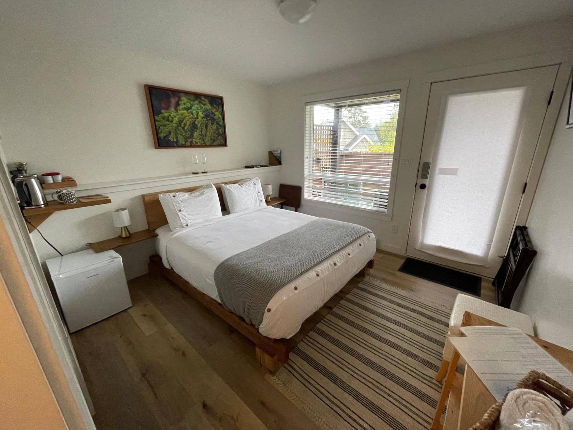 Sounds Of The Sea Hotel Ucluelet Exterior photo